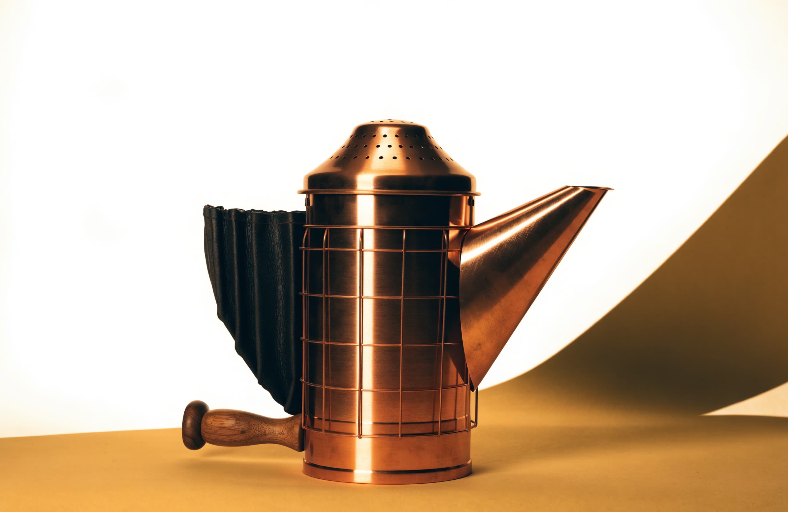 Copper Beekeeping Smoker Product Packshot