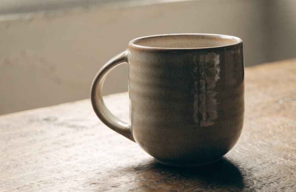 Enhanced product photography prompt output from DeepSeek v4 Flash — ceramic mug on wooden table