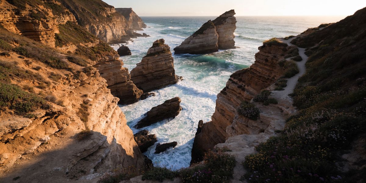 A 1024 × 1024 coastal scene extended 512 px on each side → 2048 × 1024 banner. Hover to reveal the seamless result.